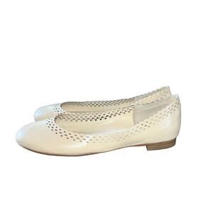 Banana Republic leather flat with perforated design details women's size 6M